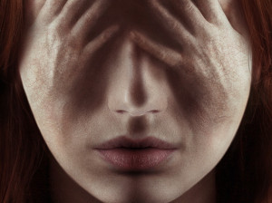 Oculus Poster feature Karen Gillan