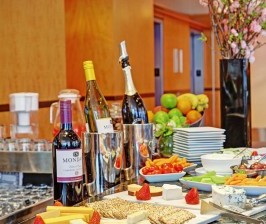 Hotel Giraffe, Manhattan Digest