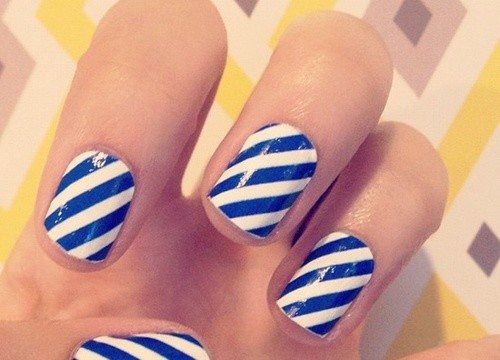 Creative-blue-and-white-striped-nails